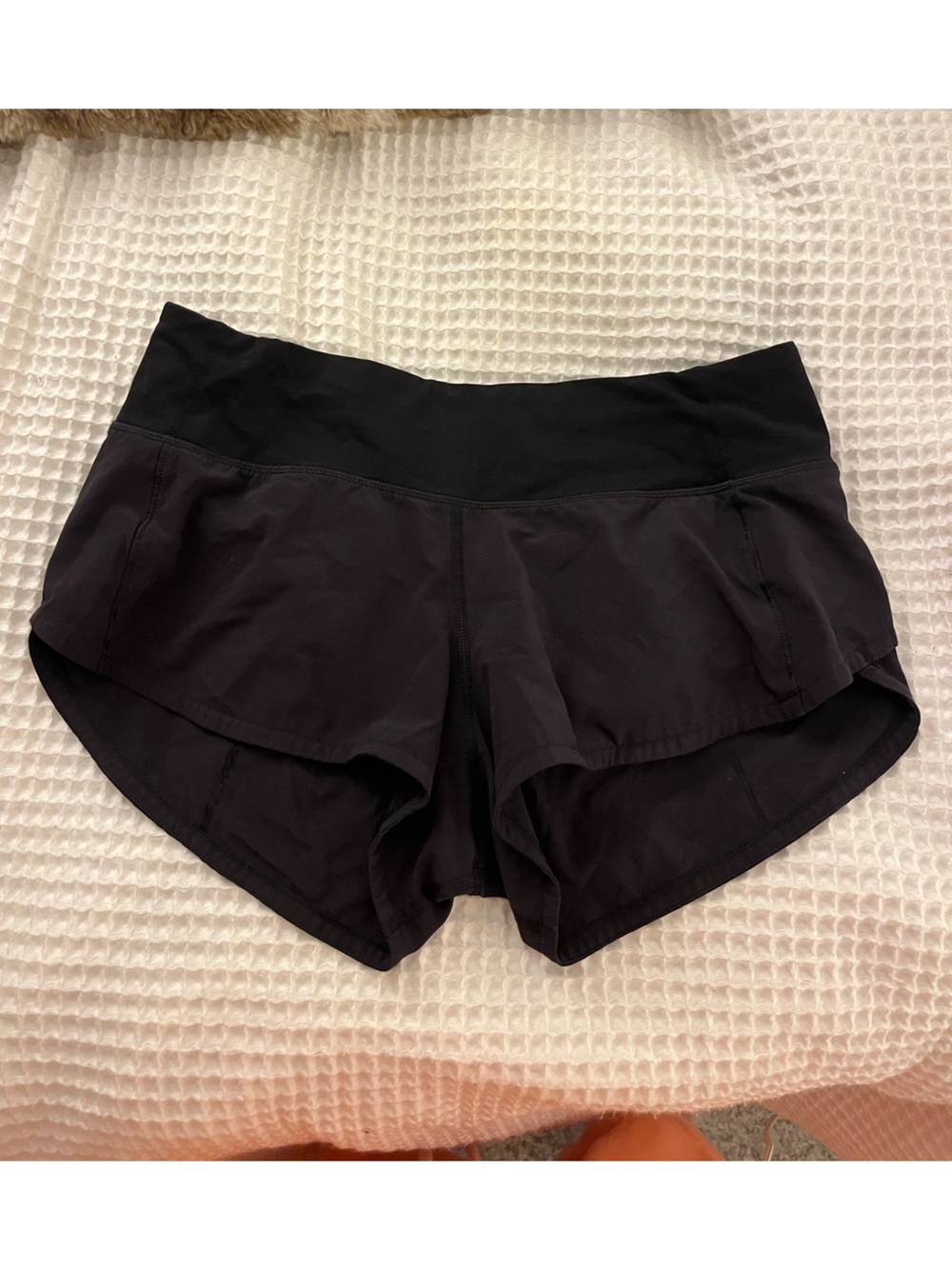 lululemon 2.5” speed up shorts